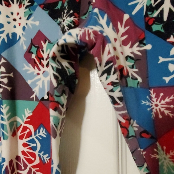 Snowflake Leggings - Picture 3 of 3